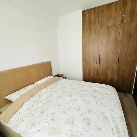 Aqua 45-2 公寓 雅戈丁那